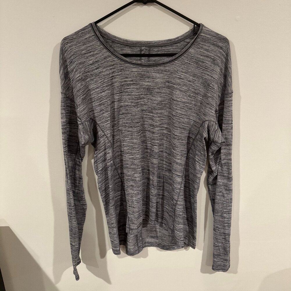 Lululemon Gray Long Sleeve Shirt with Finger Holes / Size L (8-10)